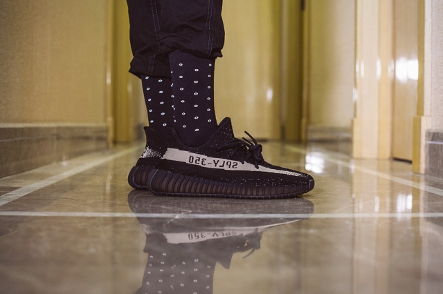 ▽ 小编上脚黑白 yeezy 350 boost v2