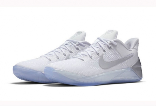 随着白金配色的圣诞节款 nike kobe a.d.