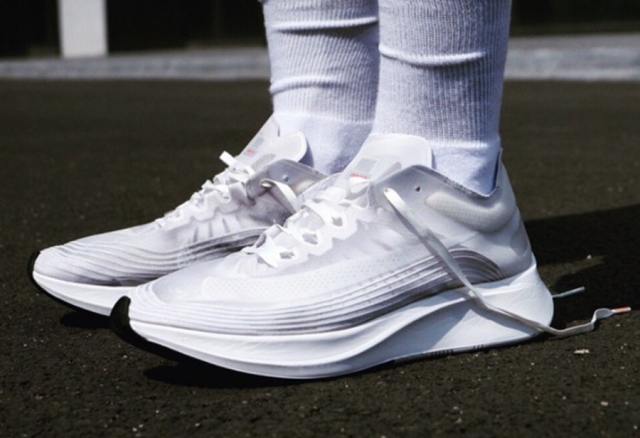 超薄半透明鞋面!nike zoom fly sp 全白配色实物曝光