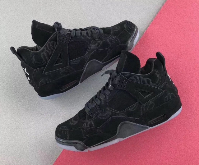 明年又一重磅!kaws x aj4 黑麂皮更多细节曝光