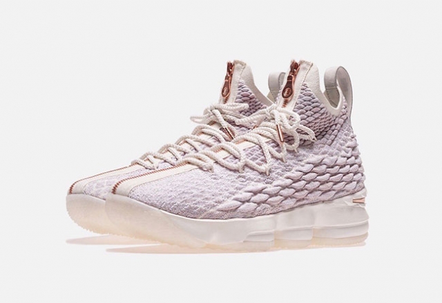 詹皇圣诞战靴!玫瑰金 KITH x LeBron 15 或于近