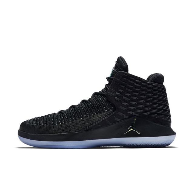 致敬飞人六冠黑猫airjordan32blackcat新品曝光