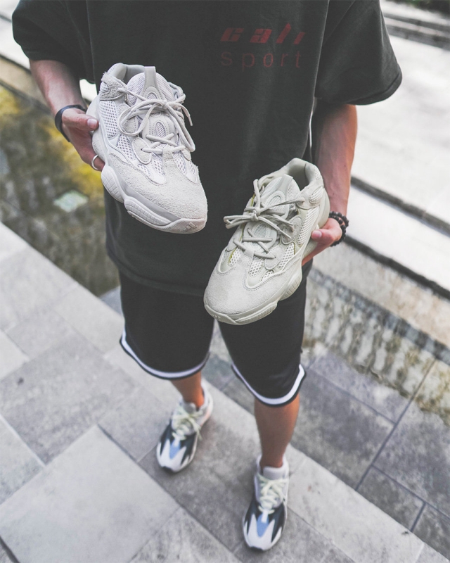 最黑的 yeezy 500 今早发售,市场价格如何了?