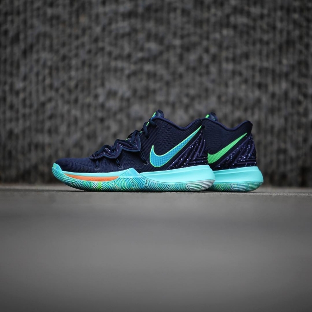 泼墨鞋面   多彩扎染外底!全新配色 kyrie 5 "ufo" 即将发售!
