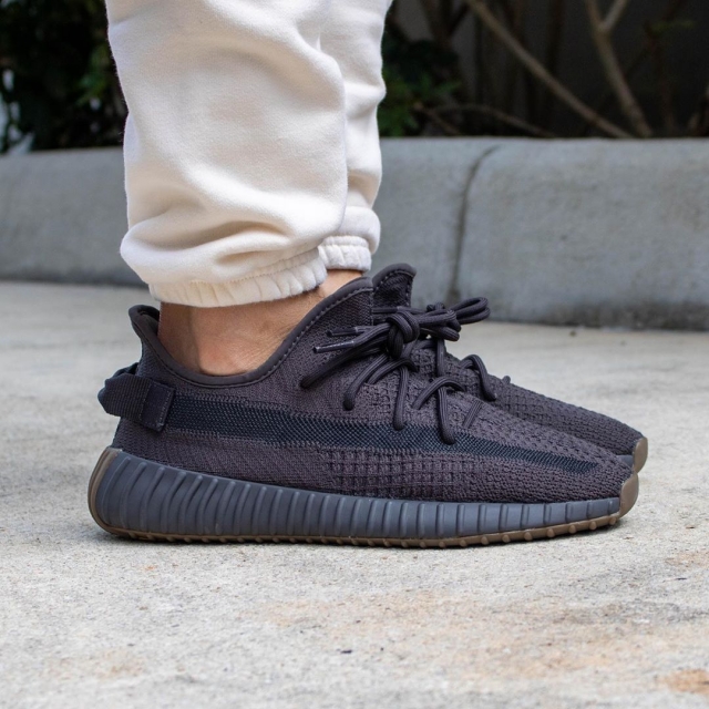 「黑天使 2.0」yeezy 350 v2 下月发售!还有满天星版本!