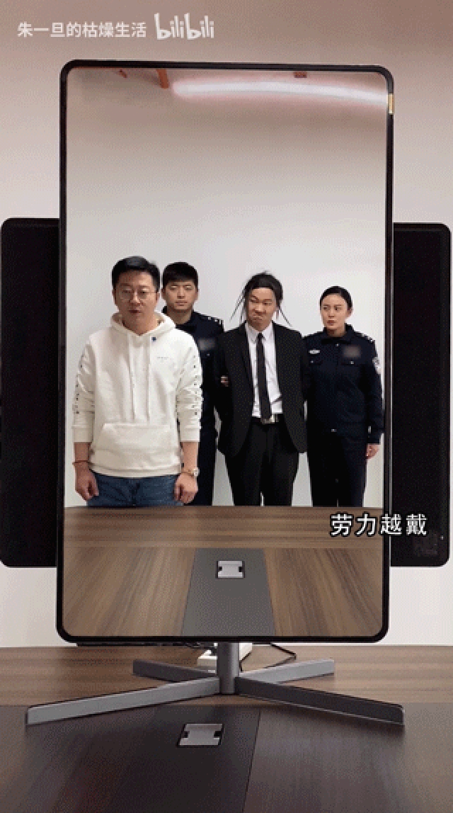 20W 劳力士搭钢铁侠 AJ1!朱一旦:有钱人玩鞋就是这么枯燥!