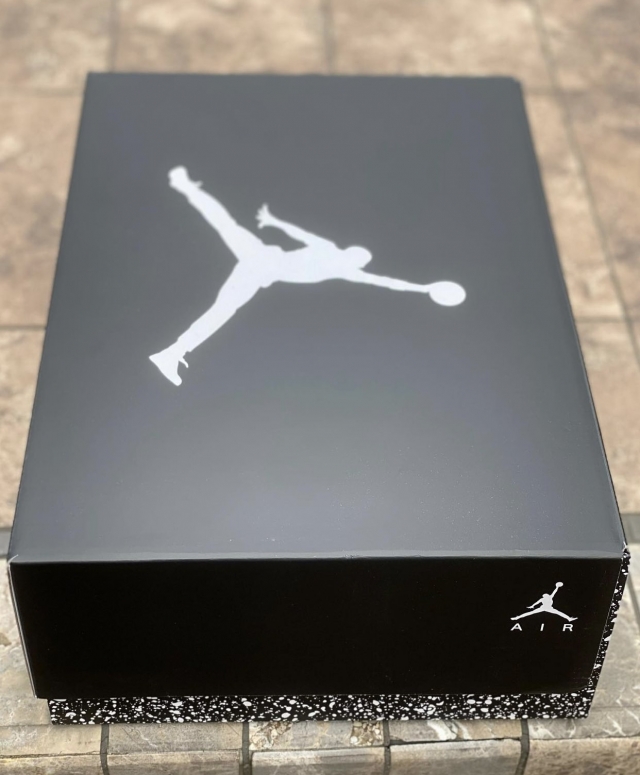标配特殊鞋盒!全新「奥利奥」aj5 最新实物曝光!
