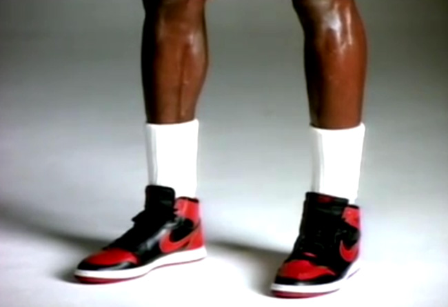 【,视频,】,第一个,Air,Jordan,广告,Bre,这 1985 年 Air Jordan 【视频】第一个 Air Jordan 广告：Air Jordan 1 Bred