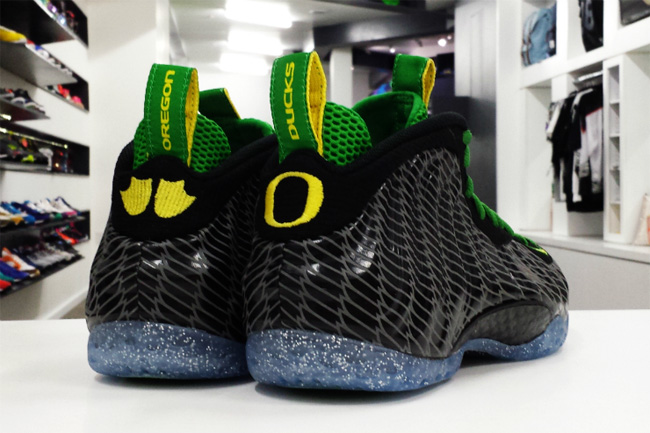 俄勒冈鸭子喷,鸭子喷,Nike Foamposite One 俄勒冈鸭子喷发售 Nike Foamposite One ＂Oregon Ducks＂ 3M 反光鞋面展示
