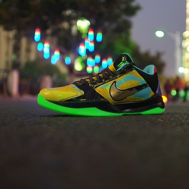 Nike Zoom Kobe 5 Prelude,Prelu  Nike Zoom Kobe 5 Prelude 夜光大底展示