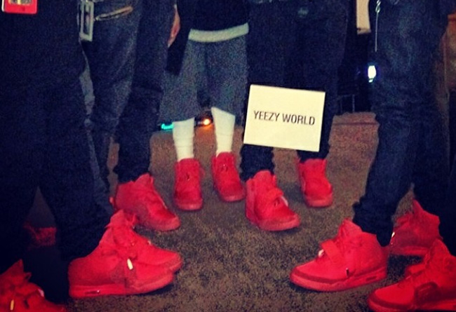 508214-660,yeezy,Red October,侃 红椰子发售Yeezy价格 Kanye West 赠送小伙伴 Nike Air Yeezy 2 Red October