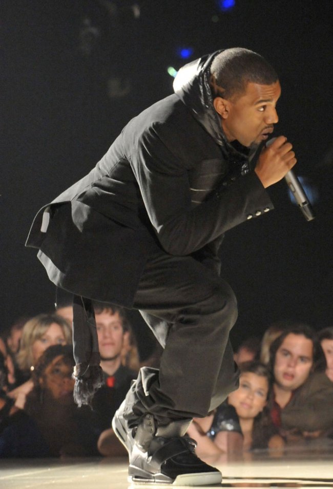 Nike Air Yeezy,Kanye West 椰子上脚价格 Kanye West 侃爷 Nike Air Yeezy 上脚回顾