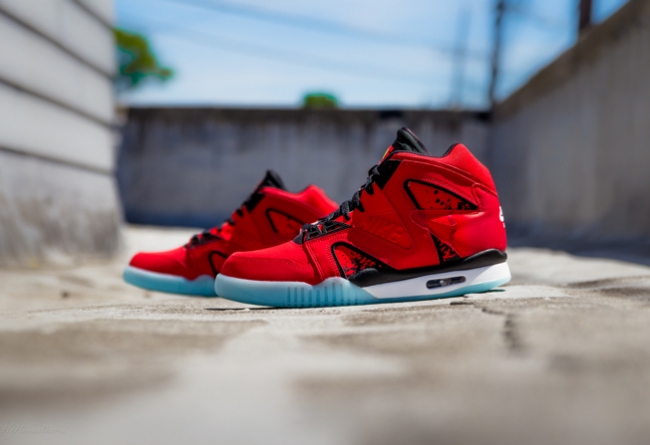 Nike Air Tech Challenge Hybrid “Chilling Red” 即将丢售