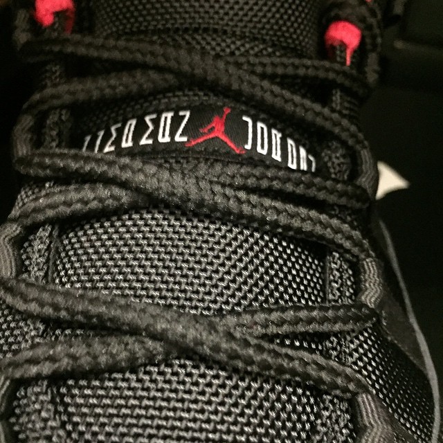 Air Jordan 11 Low "Bred"