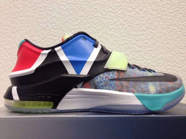 801778-944,KD7,Nike,What The K 801778-944KD7 KD7 “What The” 更多清晰实物图片曝光