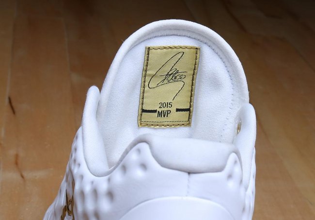 Curry One Low,Under Armour  亲友限定，Under Armour Curry One Low “MVP” 登场亮相