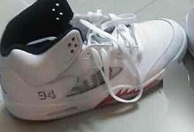 AJ5,Air Jordan 5,Supreme AJ5 第三配色首次曝光，Supreme x Air Jordan 5 “White”