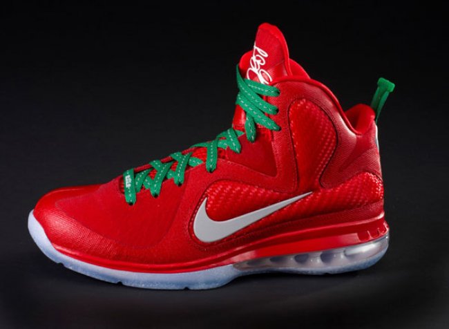 LeBron,Nike,詹姆斯 詹姆斯历年圣诞大战球鞋上脚回顾 LeBron,Nike,詹姆斯 詹姆斯历年圣诞大战球鞋上脚回顾