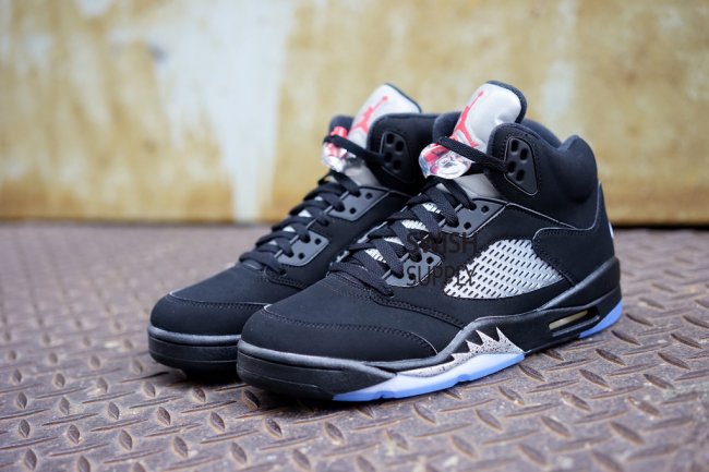 黑银配色 Air Jordan 5 “Black Metallic” 上脚实拍 845035-003AJ5黑银 球鞋资讯 FLIGHTCLUB ...