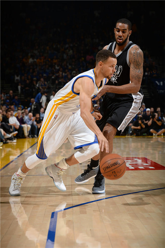 Curry 2,Under Armour 70 胜达成!库里率领勇士成为历史第一就在眼前 Curry 2,Under Armour 70 胜达成!库里率领勇士成为历史第一就在眼前