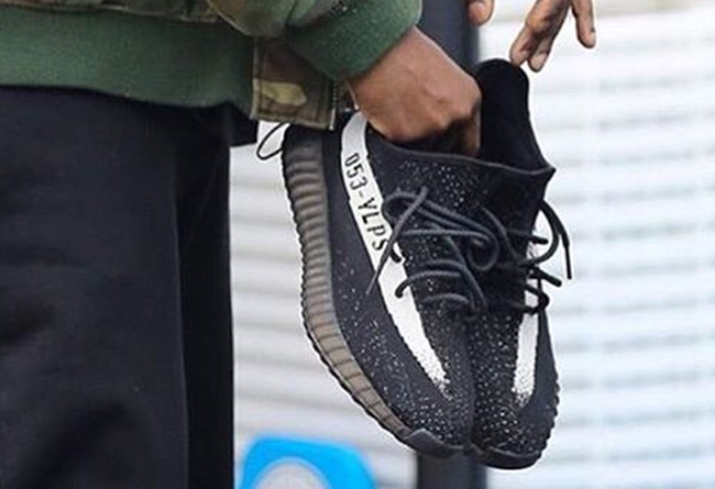 Yeezy 350 Boost,Yeezy 550 Boos 这次侃爷亲着的 Yeezy 550 Boost 有所变化! Yeezy 350 Boost,Yeezy 550 Boos 这次侃爷亲着的 Yeezy 550 Boost 有所变化!