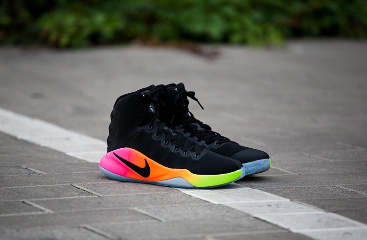 相关内容:   >> nike hyperdunk 2016 prm 即将带来渐变中底系列