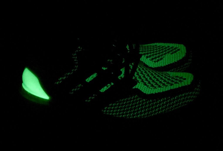 adidas,Ultra Boost  女性专属？adidas Ultra Boost “Glow In The Dark” 再现谍照