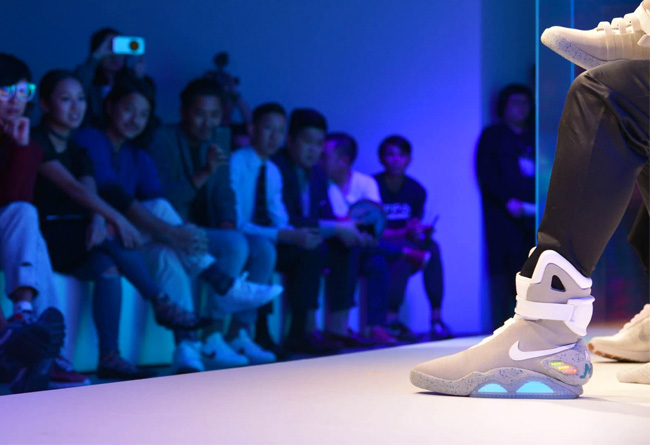 Air Mag,Nike  10 万美元！Nike Air Mag 成就最天价球鞋！