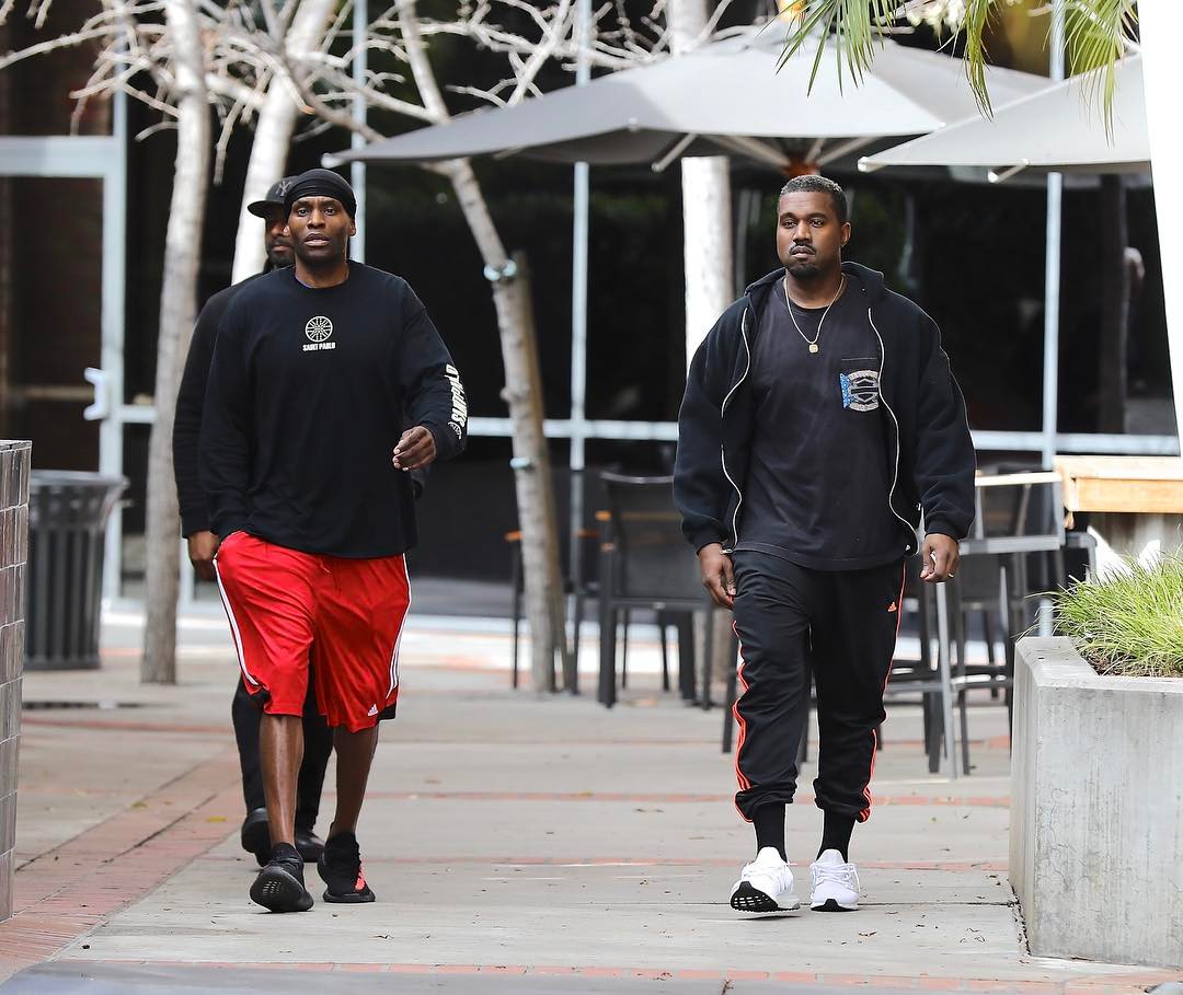 Kanye West,Ultra Boost,UB,adid 纯白UB 侃爷发福了？但他对这双球鞋还是情有独钟的！