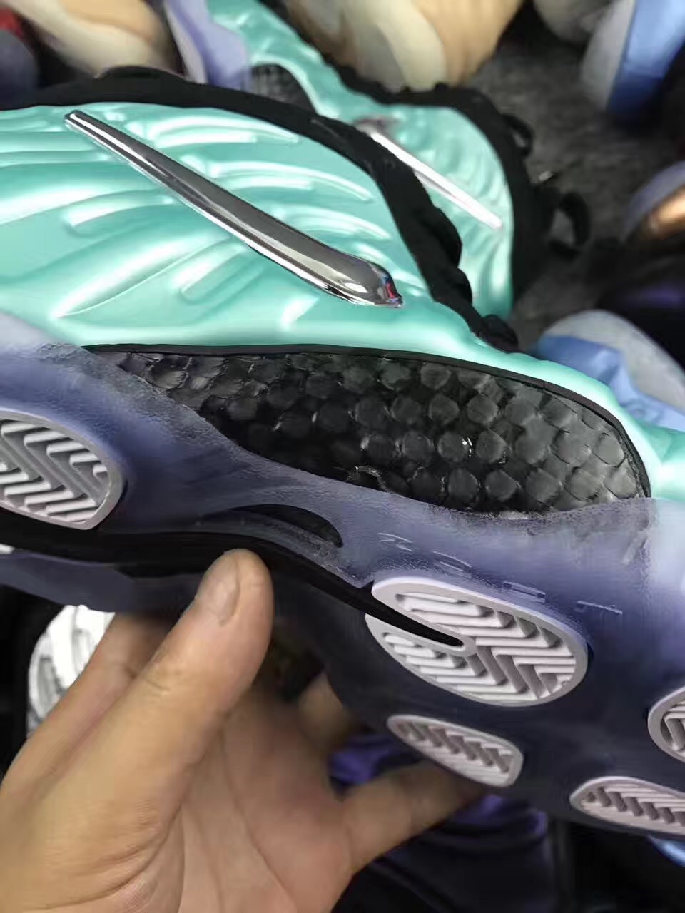 7 月发售!南海岸泡 Air Foamposite Pro 细节图释出! 球鞋资讯 FLIGHTCLUB中文站