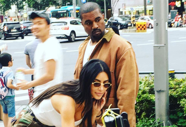 Kanye West,Kim Kardashian  侃爷和金卡戴珊亮相日本东京街头，进入路人模式