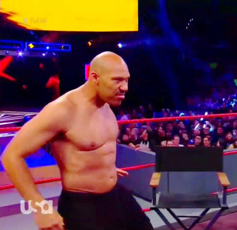 LaVar Ball,Big Baller Brand  “球爹”疯了！竟在 WWE 拳台赤膊挑衅猛男！