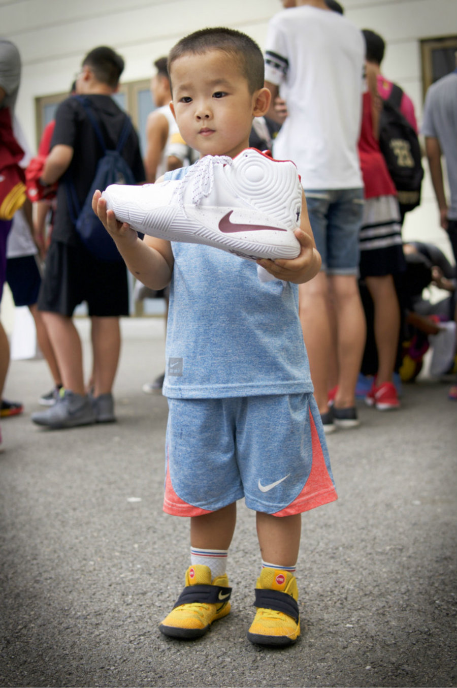 Nike,Kyrie 3  欧文中国行现场球鞋上脚！看看有什么亮点？