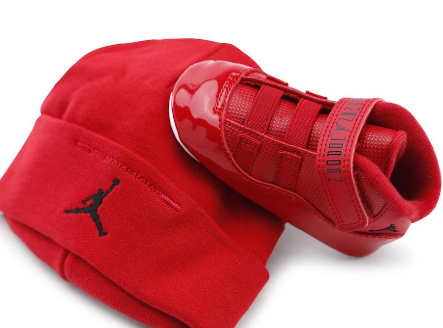 每年年底都会发售的新款 Air Jordan 11 对球鞋爱好者来说已经成为了盛大的节日,今年早早就曝出的 Air Jordan 11 “UNC” 和 “Gym Red” 自然也吸引了非常多的关注度。 近日这两款配色的婴童版本率先进行发售,配色在原有的基础上没有改变,但小巧玲珑的可爱感觉相信一定勾起了不少人的少女心,就算没有孩子也想买来一双作为装饰! 目前婴童版已在海外指定网站发售,成人款的发售仍要等到年底,其中 Air Jordan 11 &ld