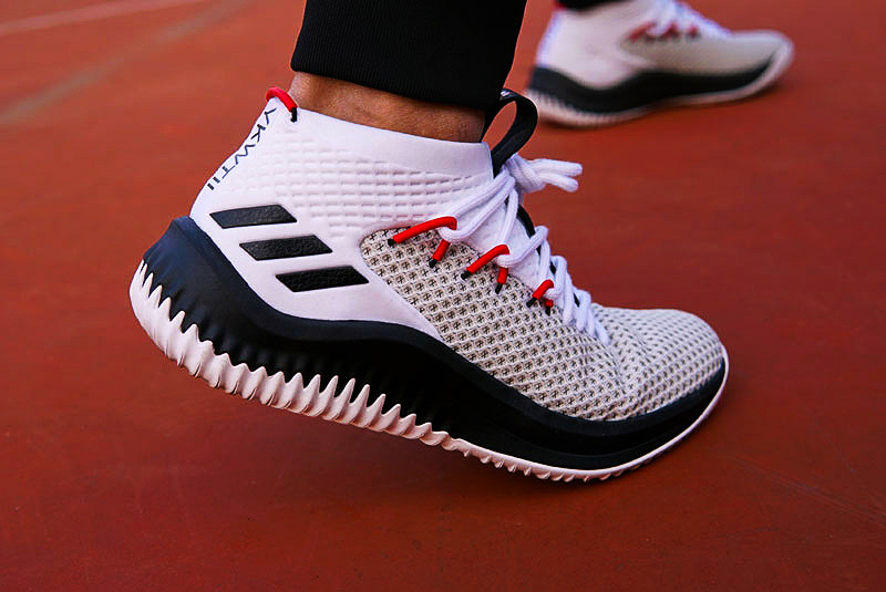 利拉德最新战靴!这双 Dame 4 实战表现如何? 球鞋资讯 FLIGHTCLUB中文站|SNEAKER球鞋资讯第一站