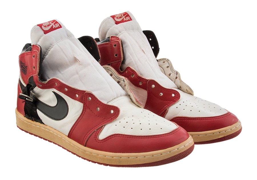 Air Jordan 1,Chicago,AJ1  现已公开拍卖！这双 MJ 曾经上脚的 AJ1 恐怕你还是第一次见