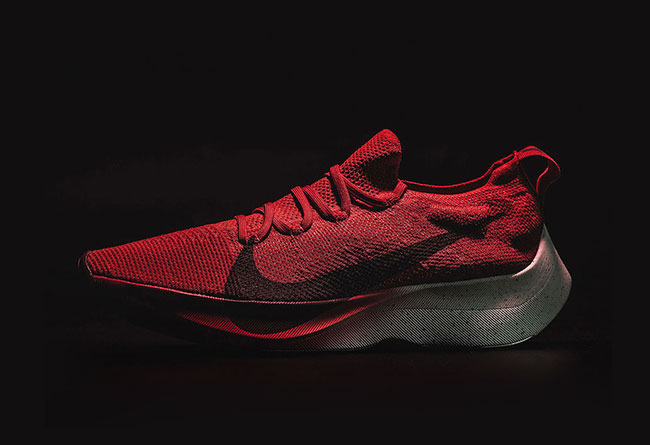 Nike,Vapor Street Flyknit,AQ17  炫酷跑鞋又出新色！红黑 Vapor Street FK 本周发售