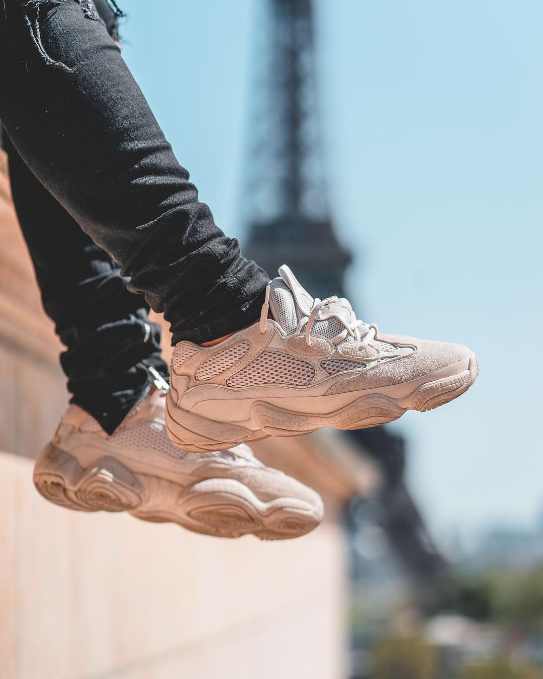 人气逐渐爆红的 yeezy 500 年底迎来全新配色