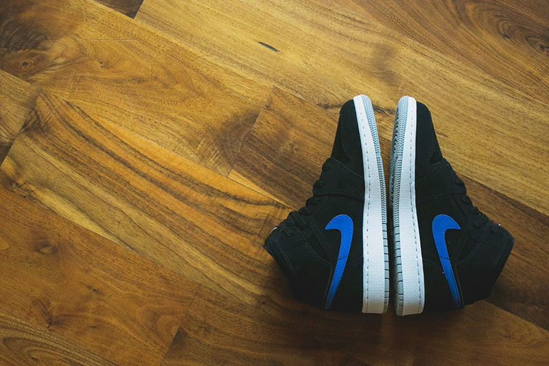 发售,Air Jordan 1 Mid,AJ1,GS 红、蓝阴阳 Swoosh!Air Jordan 1 Mid GS 新品现已发售 发售,Air Jordan 1 Mid,AJ1,GS 红、蓝阴阳 Swoosh!Air Jordan 1 Mid GS 新品现已发售