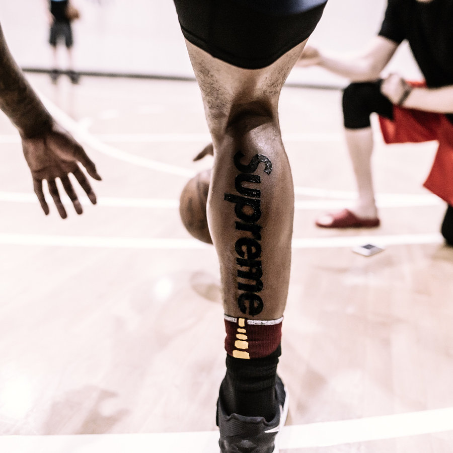 Nike,Air Jordan 1,AJ1,Supreme  J.R. Smith 做客 《明星逛鞋店》！说出了他把 Supreme 纹在腿上的原因！