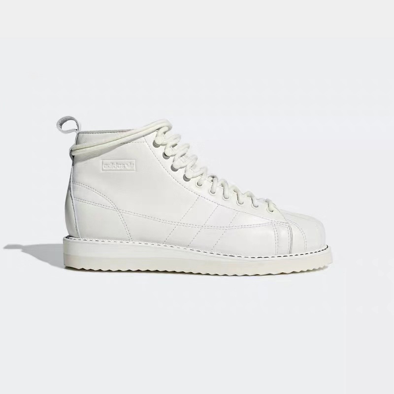 adidas,三叶草,发售  潮流年年变，但他们最爱的还是这一件！鹿晗和杨幂也穿上了！