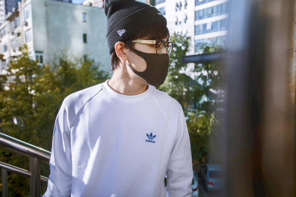adidas,三叶草,发售  潮流年年变，但他们最爱的还是这一件！鹿晗和杨幂也穿上了！