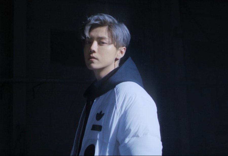 adidas,三叶草,发售  潮流年年变，但他们最爱的还是这一件！鹿晗和杨幂也穿上了！