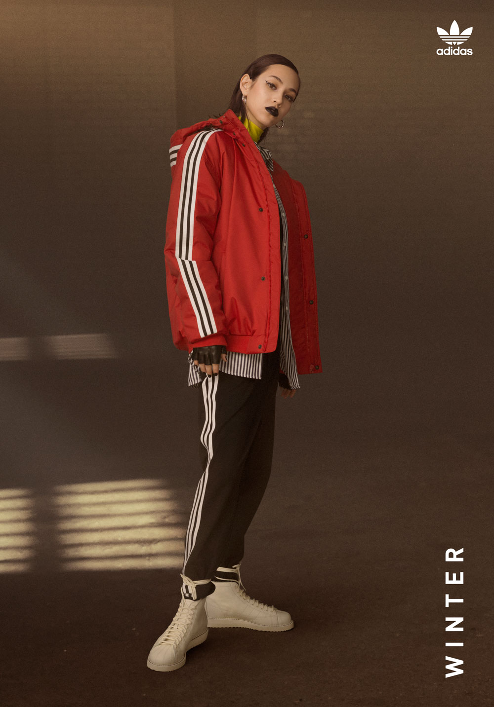 adidas,三叶草,发售  潮流年年变，但他们最爱的还是这一件！鹿晗和杨幂也穿上了！