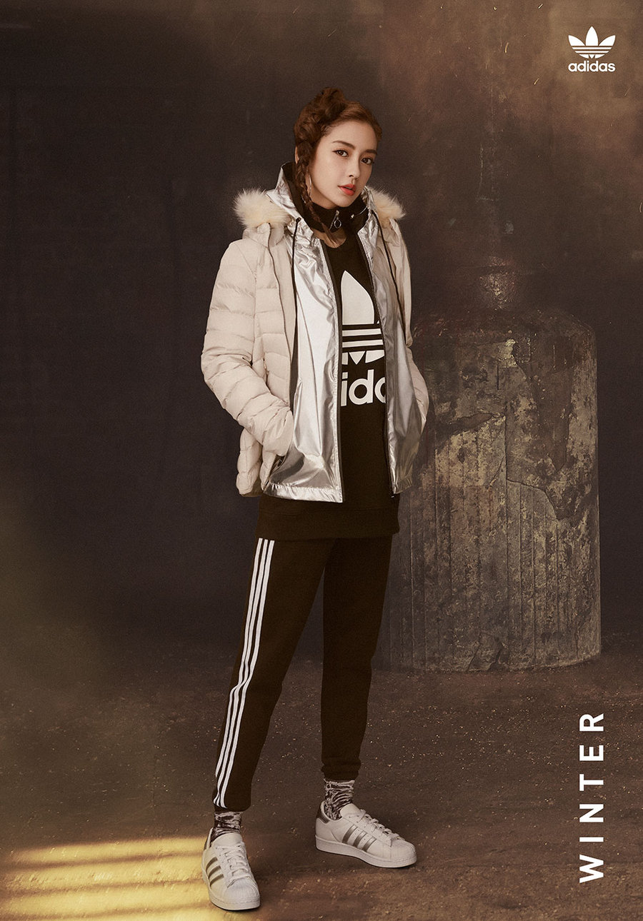 adidas,三叶草,发售  潮流年年变，但他们最爱的还是这一件！鹿晗和杨幂也穿上了！