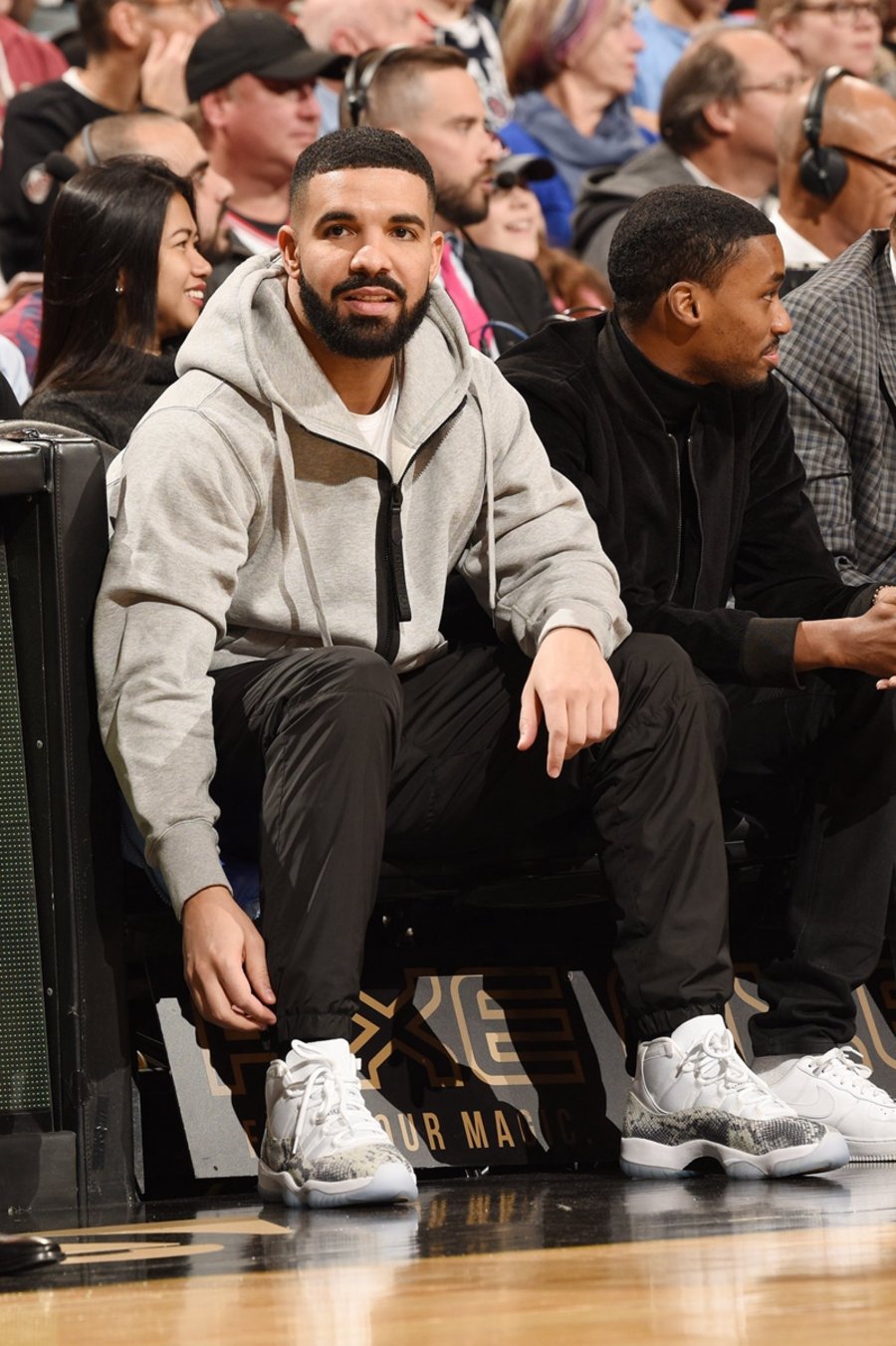 Drake,Air Jordan 11  头一次见！Drake 上脚蟒纹版本 Air Jordan 11！