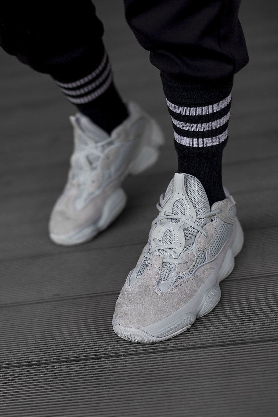 海盐yeezy500上脚真的帅明天买不买看看小编提前展示吧