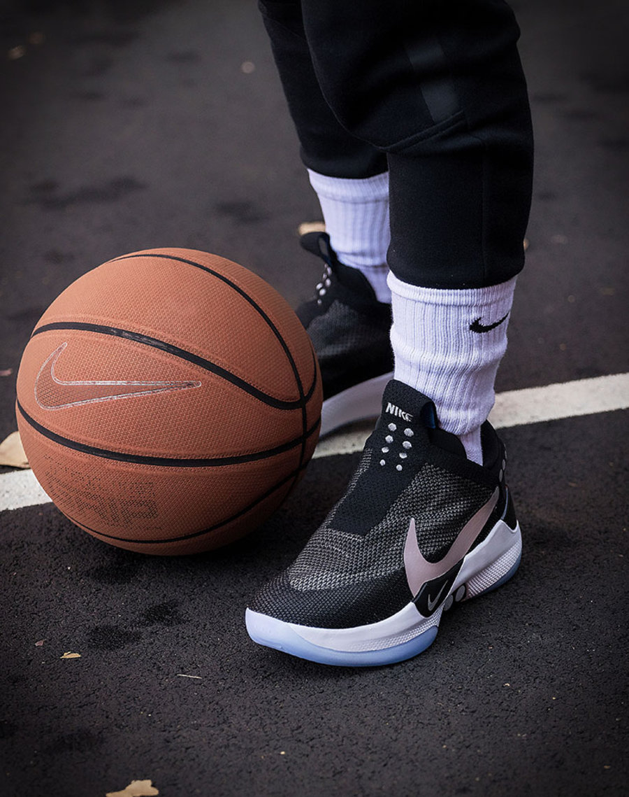 Nike,Adapt BB,自动系带  送你一双三千块的「最强智能球鞋」！怎么玩看这一篇就够了！