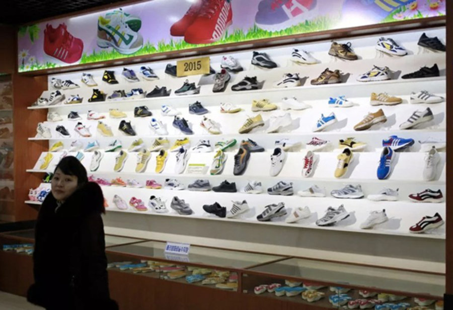 adidas,Nike  除了 Fake 还是 Fake！海外媒体曝光朝鲜山寨球鞋工厂