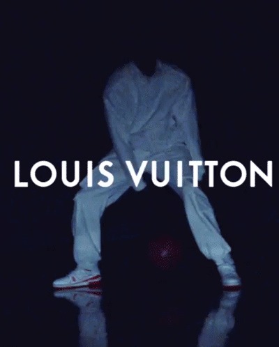 Loius Vuitton,LV  6 小时制作，106 块鞋身组件！这双 LV 篮球鞋真的很酷！